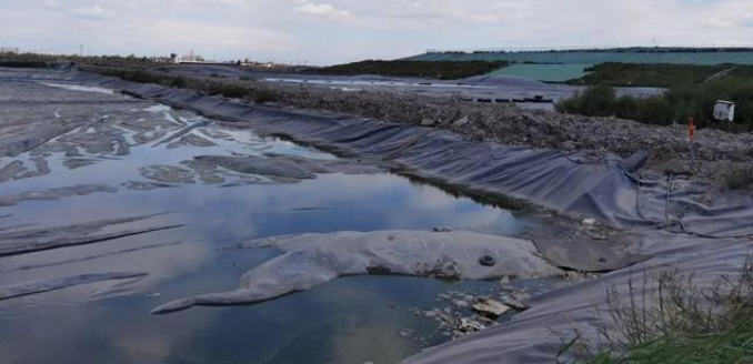 垃圾滲濾液污泥攻堅 串螺®污泥脫水(shuǐ)機(jī)迎難而上(shàng)